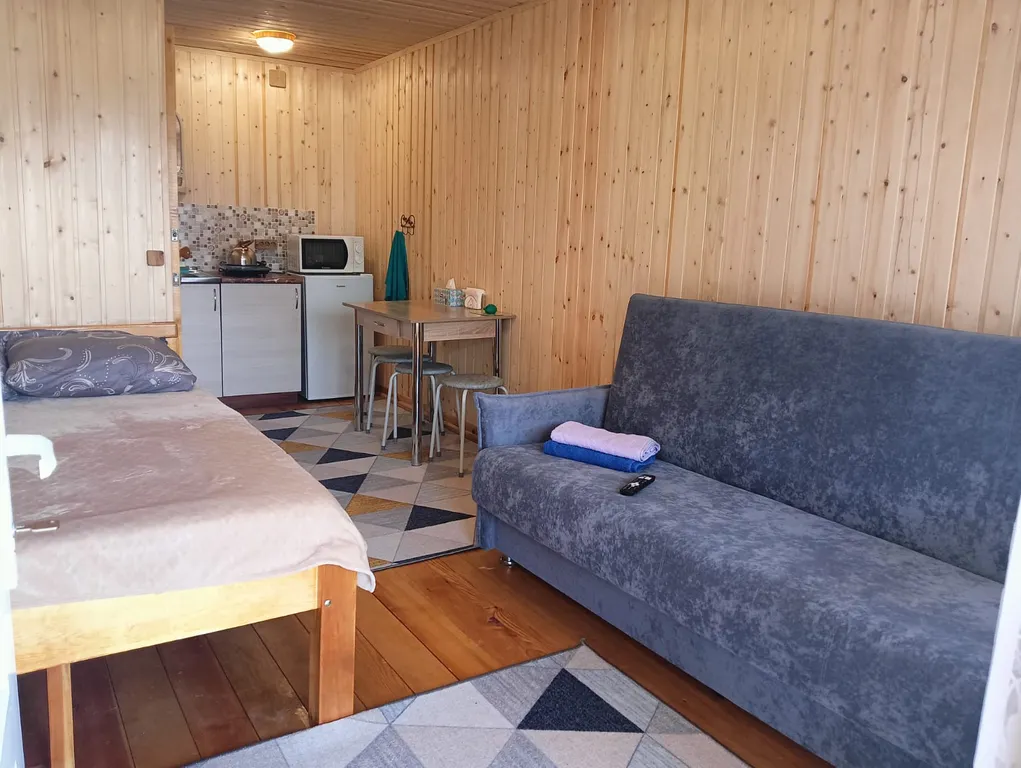 На Алтае на берегу реки Катунь