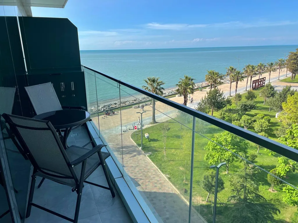 Двухкомнатные апартаменты с видом на море и парк, Batumi View
