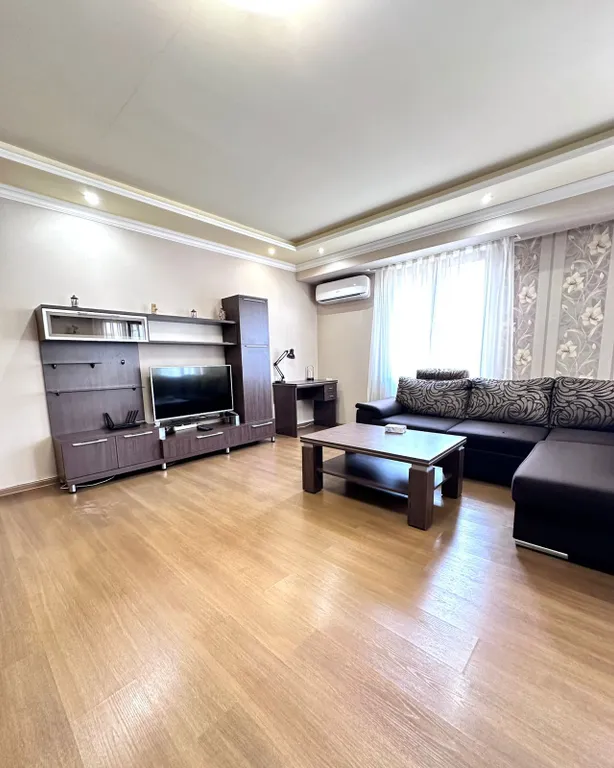 Трёхкомнатная просторная светлая квартира в самом центре города