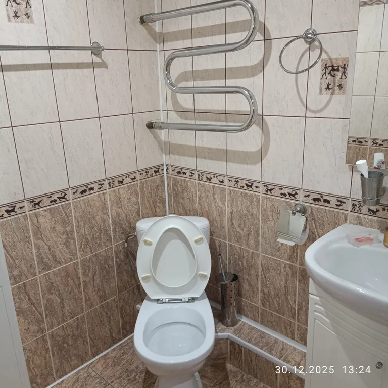 Уютная 2-комнатная, в спальном районе города, всё в шаговой доступности