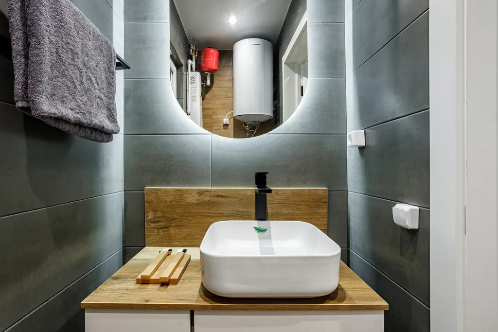 Дом на берегу реки