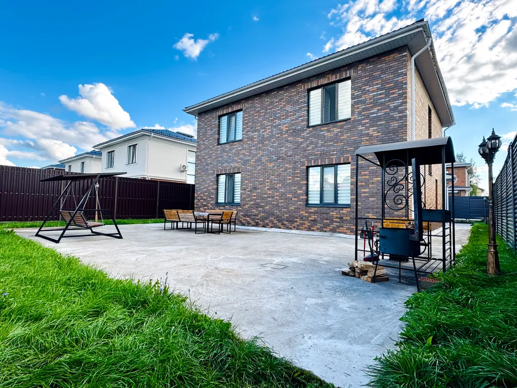 Современный коттедж в черте города