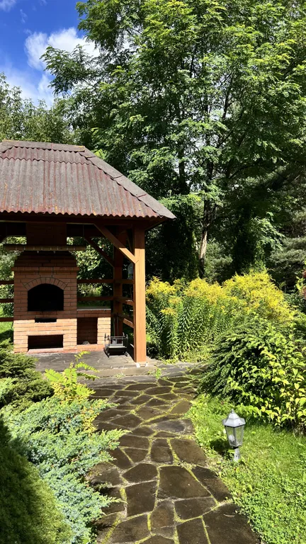 Уединённый хутор в лесу у реки с баней и камином