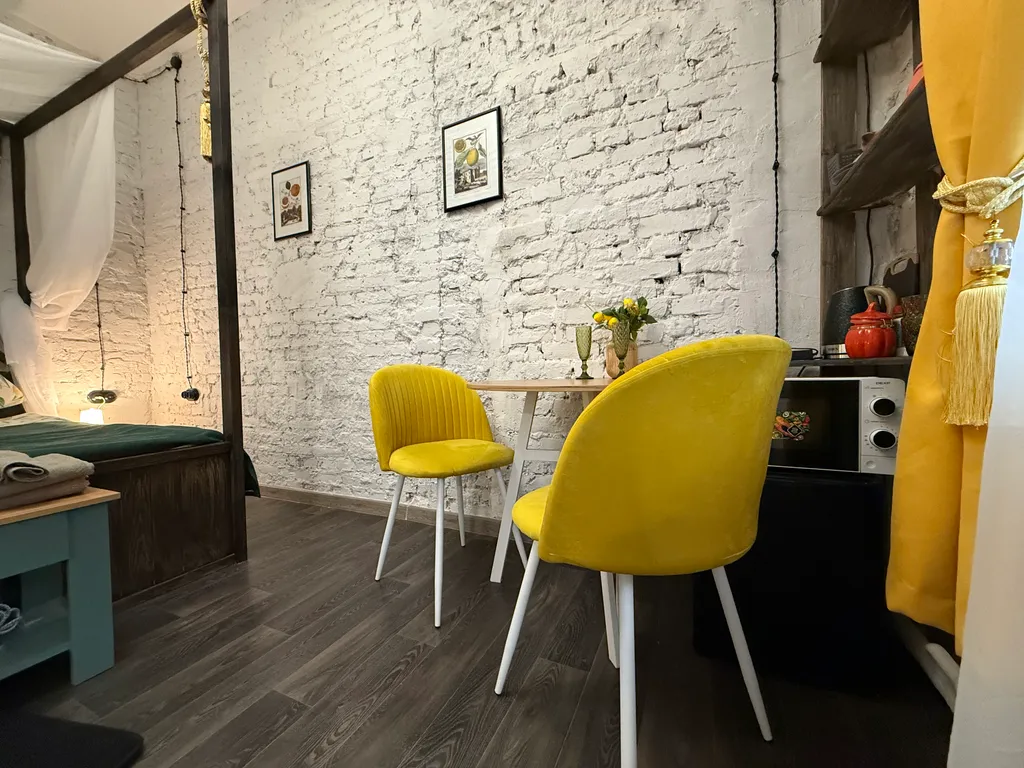 Уютная комната с отдельным входом в центре города