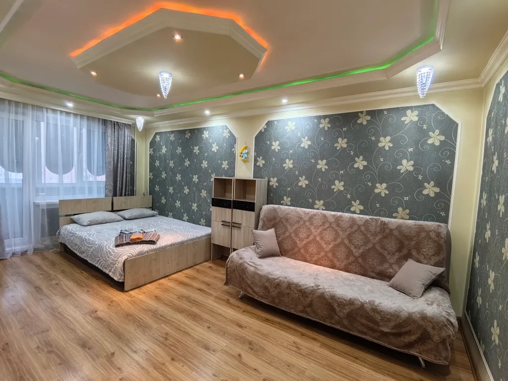 Квартира с отличным видом, душевой кабиной и балконом — аренда посуточно в Братск