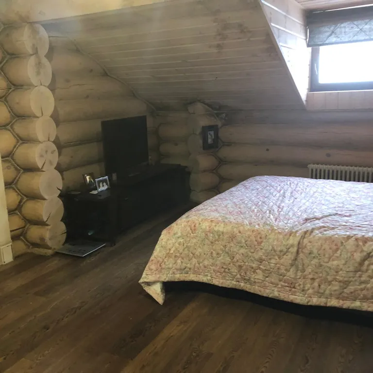 Коттедж с баней и беседкой из сруба