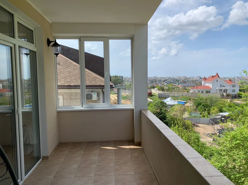 Новенькие светлые апартаменты с террасой и видом на парк