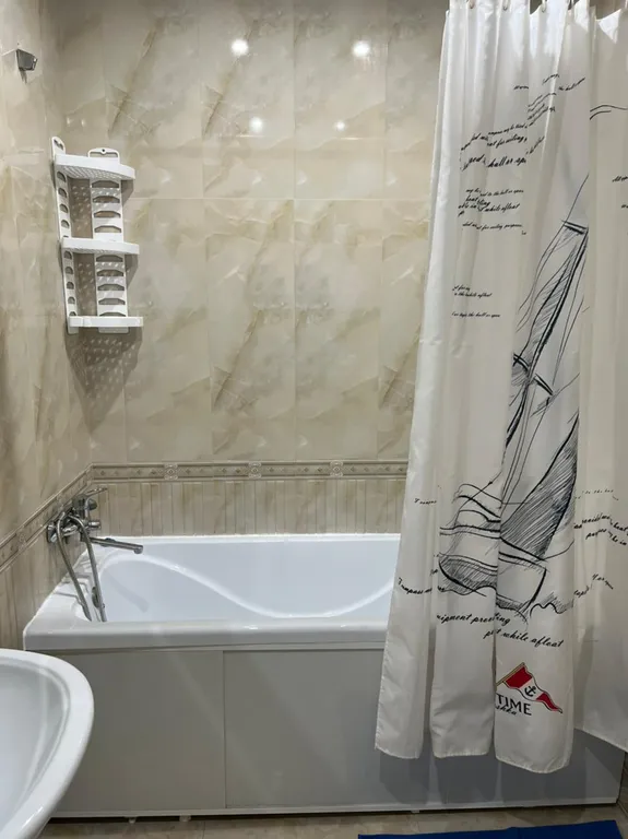 Квартира на берегу моря с видом на горы и крепость