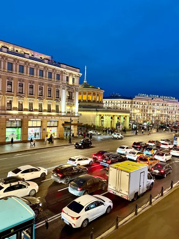 Квартира Двухкомнатная квартира с видом на Невский — Санкт-Петербург