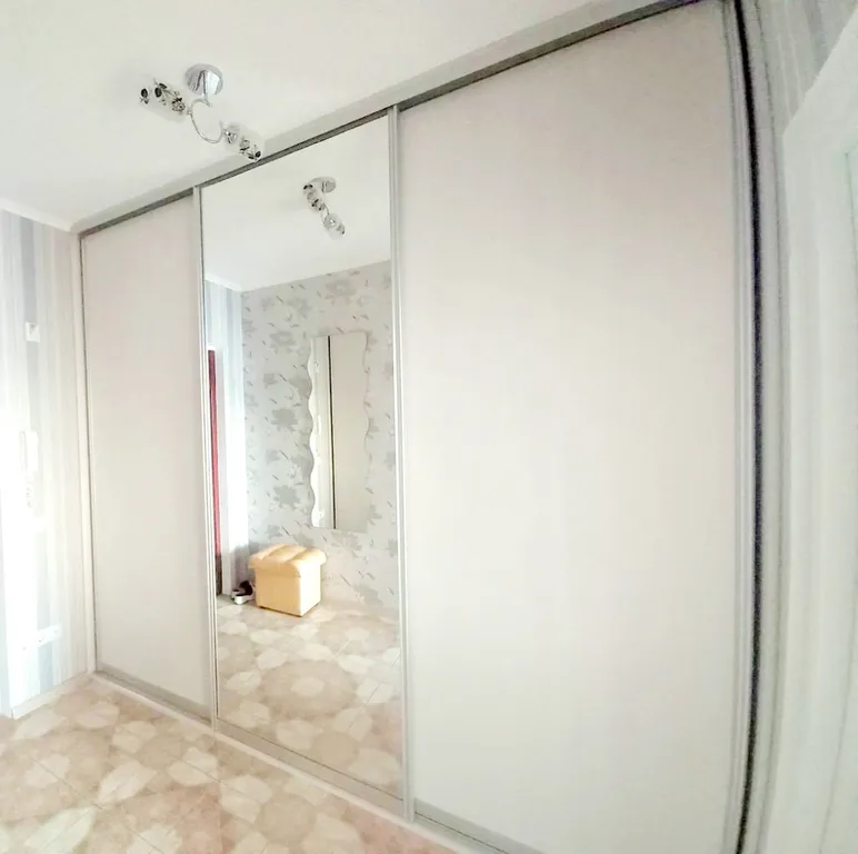 Светлая 2х ком квартира возле ТЦ Тринити