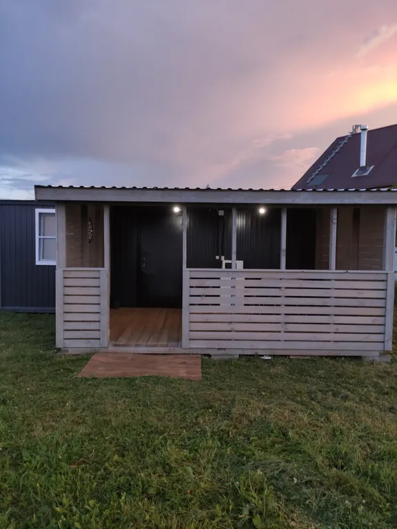 Домик с терассой на озере Ильмень