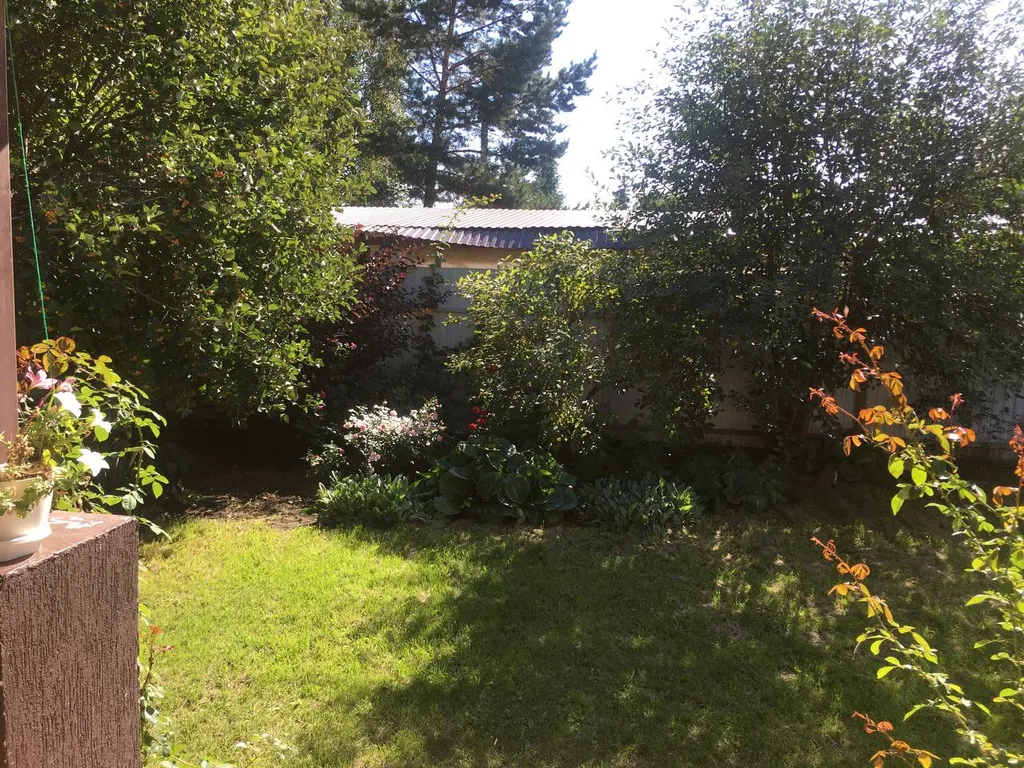 Загородный дом рядом с озером