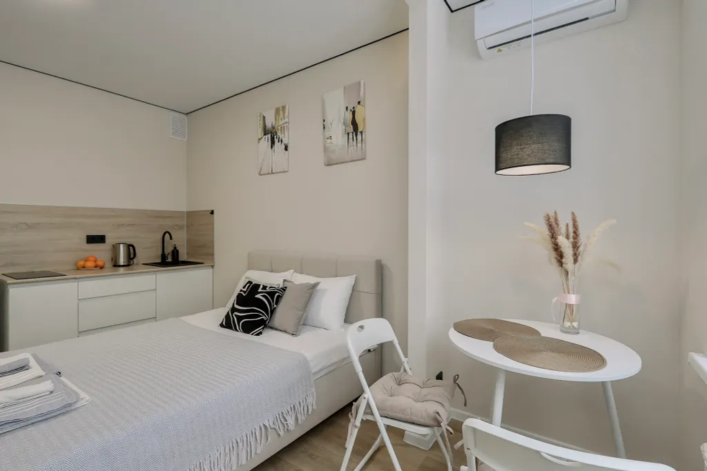 Великолепная студия, совмещенная с лоджией, для двоих гостей