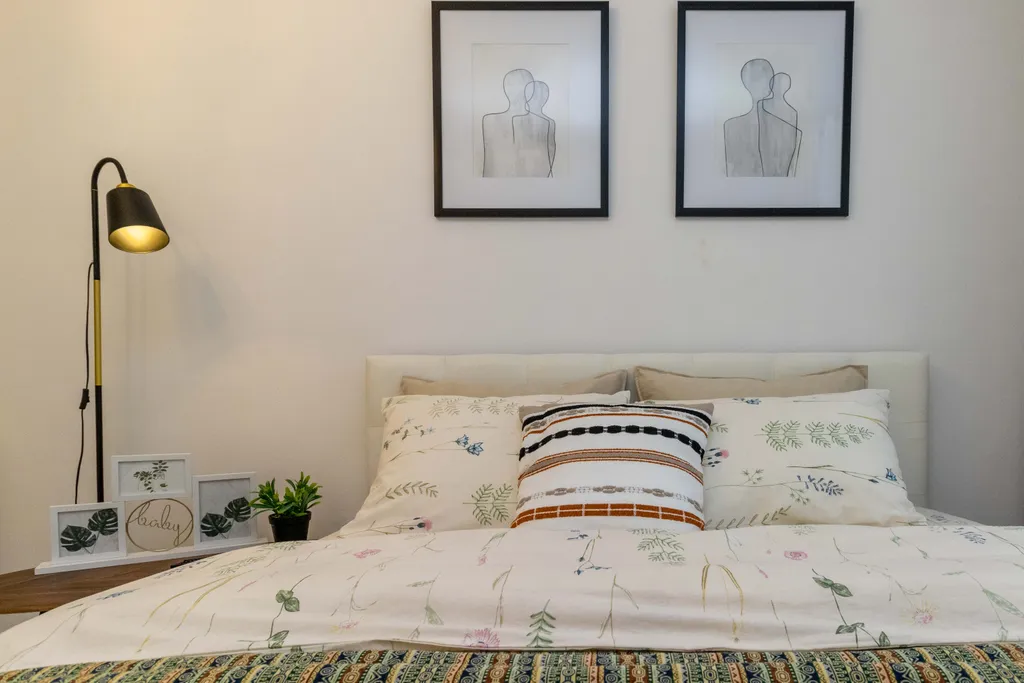 Квартира с жёлтым диваном