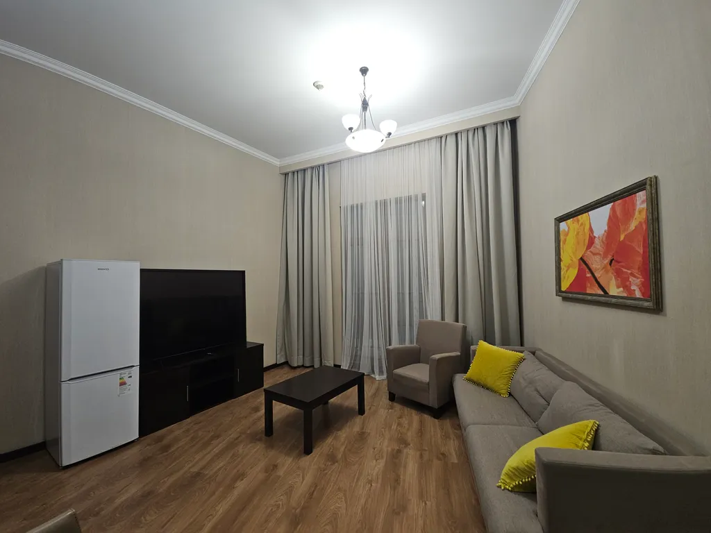 Апартаменты комфорт+ 2 спальни, 3 балкона, виды на город, реку и горы