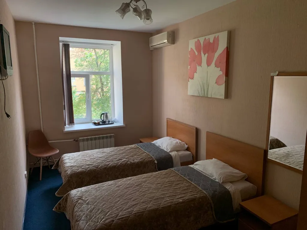 Комната на Большой Конюшенной