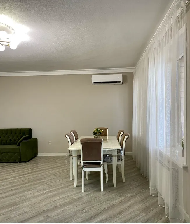 Уютный дом у моря в черте города