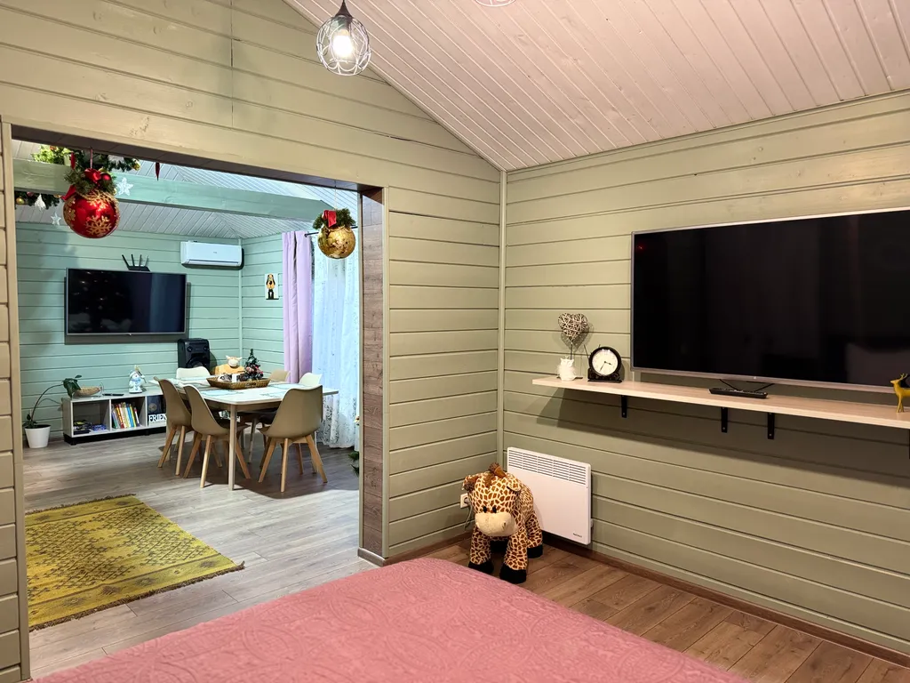 Загородный домик с бассейном и сауной