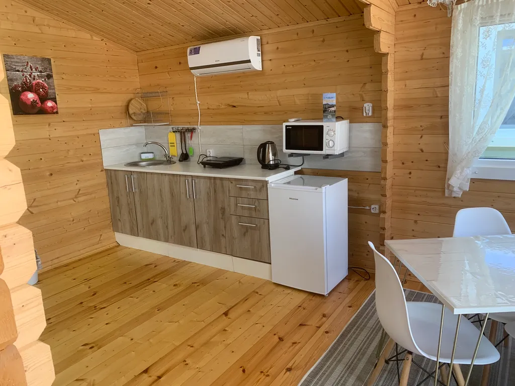 Индивидуальный трехкомнатный эко-дом с террасой и кухней Ветер Перемен