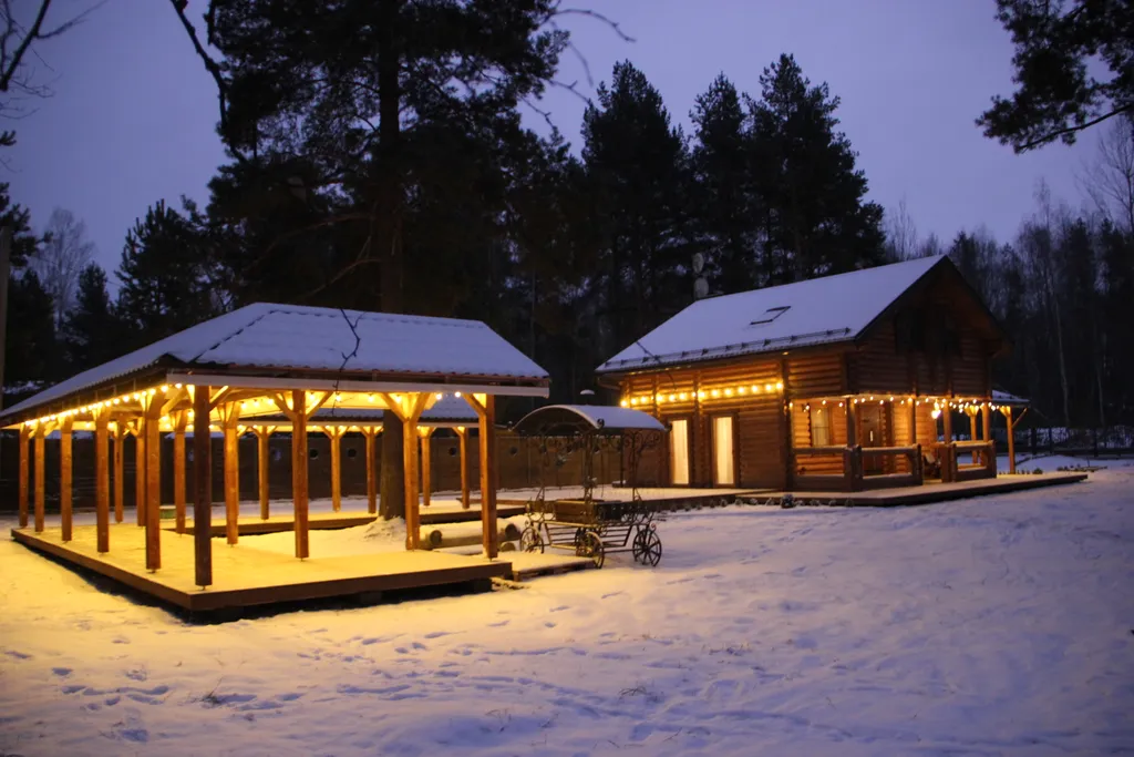 Новогодний дом в лесу