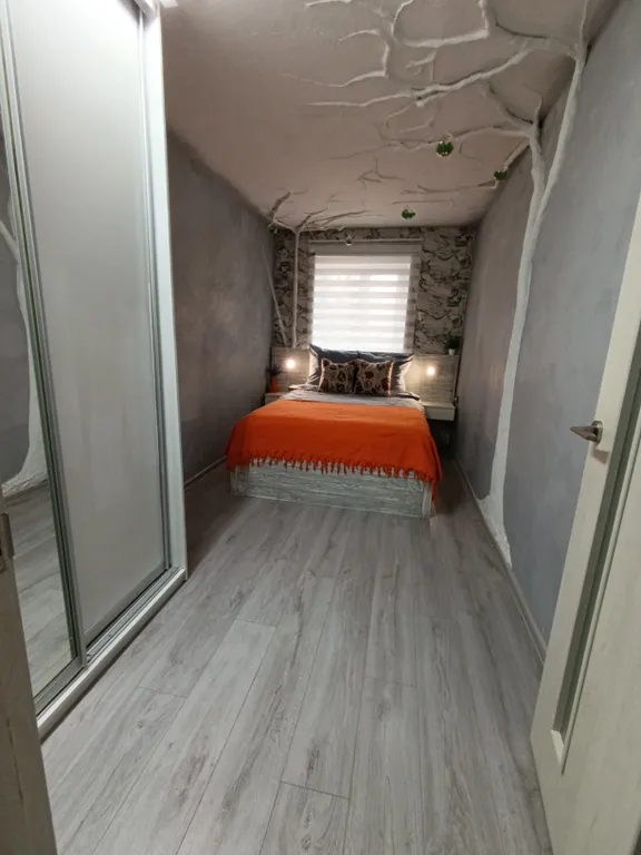 Трёхкомнатная квартира в центре  Приморского района