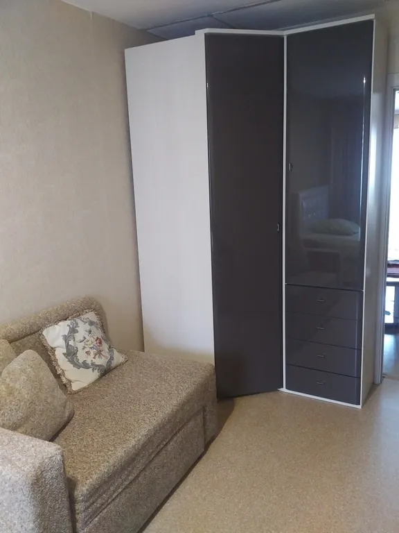 Гора через дорогу