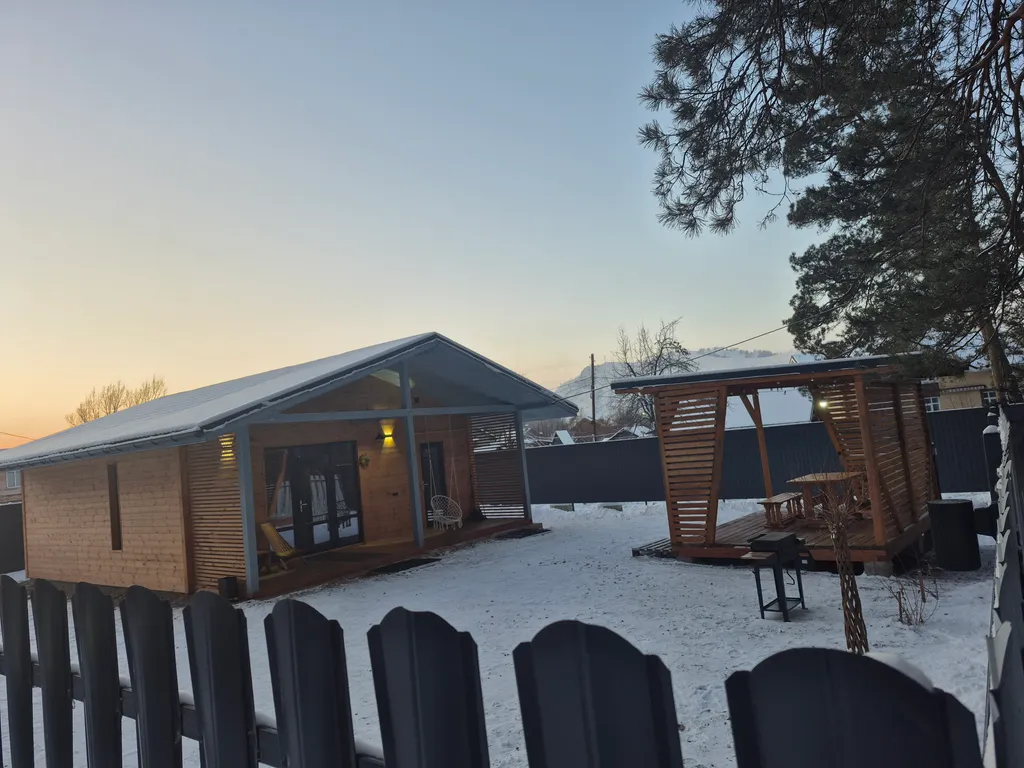 Гостевой дом в сосновом лесу в 15 минутах от курорта Манжерок