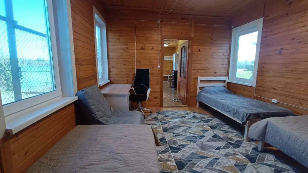 Домик на берегу озера