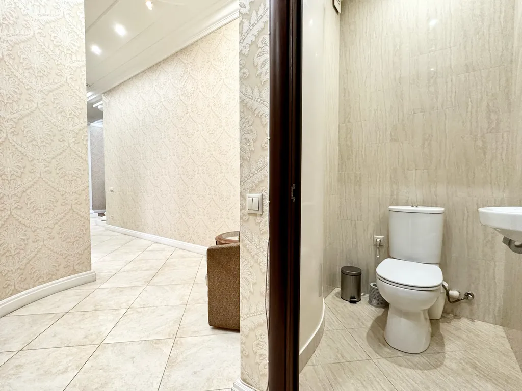 Стильная квартира с балконом и двумя санузлами