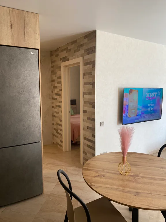 Двухкомнатные апартаменты в новостройке с витражным балконом