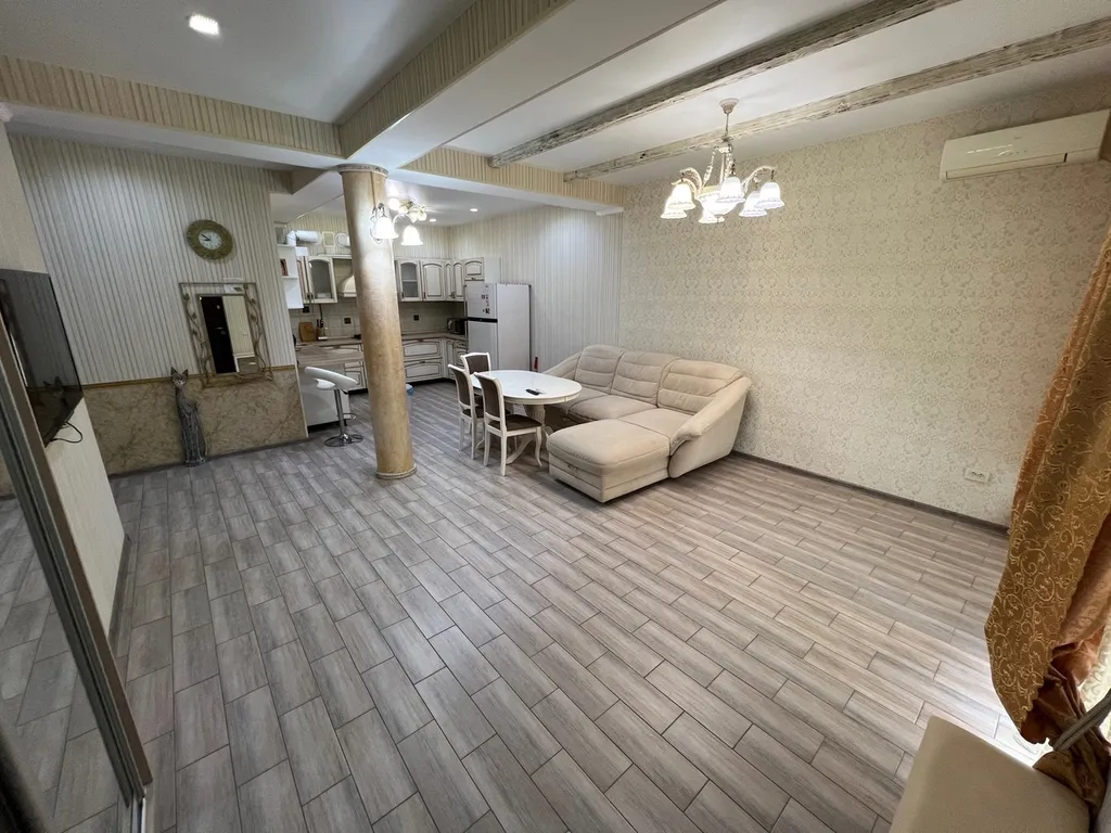 Четырёхкомнатный дом класса люкс в тихом центре