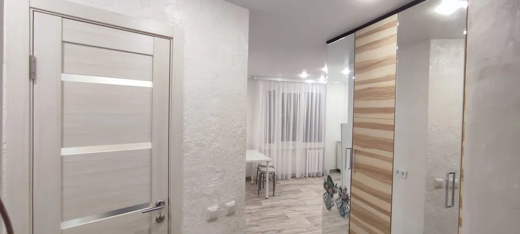 Уютная студия с видом на пруд