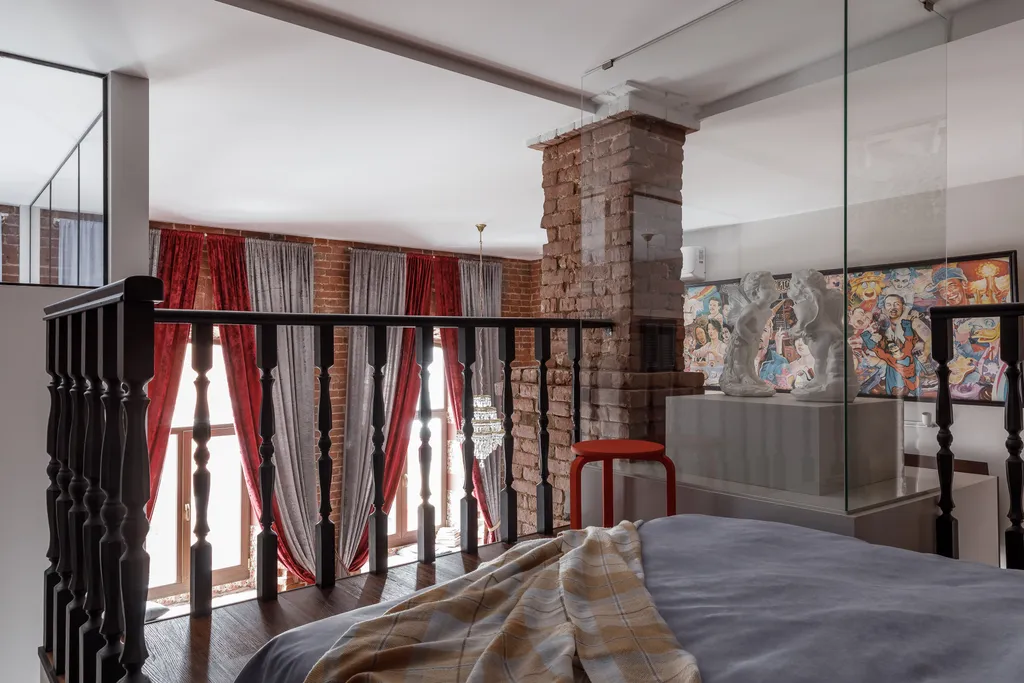 Высокий лофт в центре напротив Мариотт