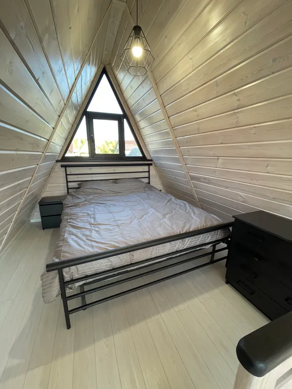 Треугольный дом Афрейм с видом на лес и подогреваемым бассейном