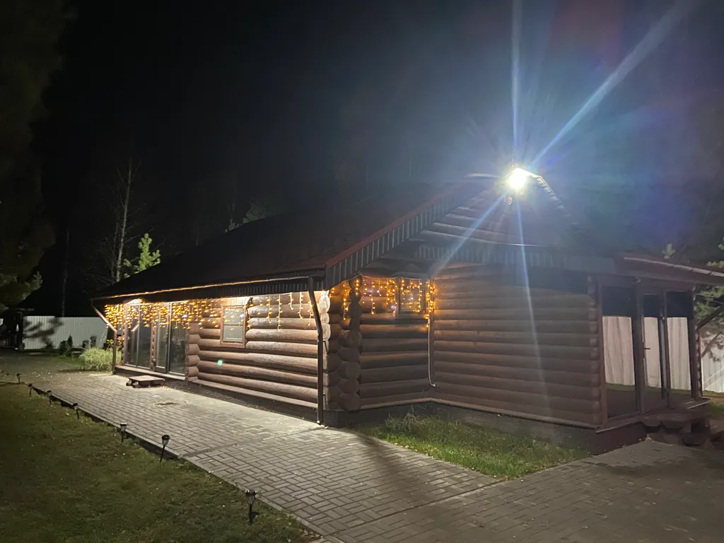 Сказочный дом в лесу