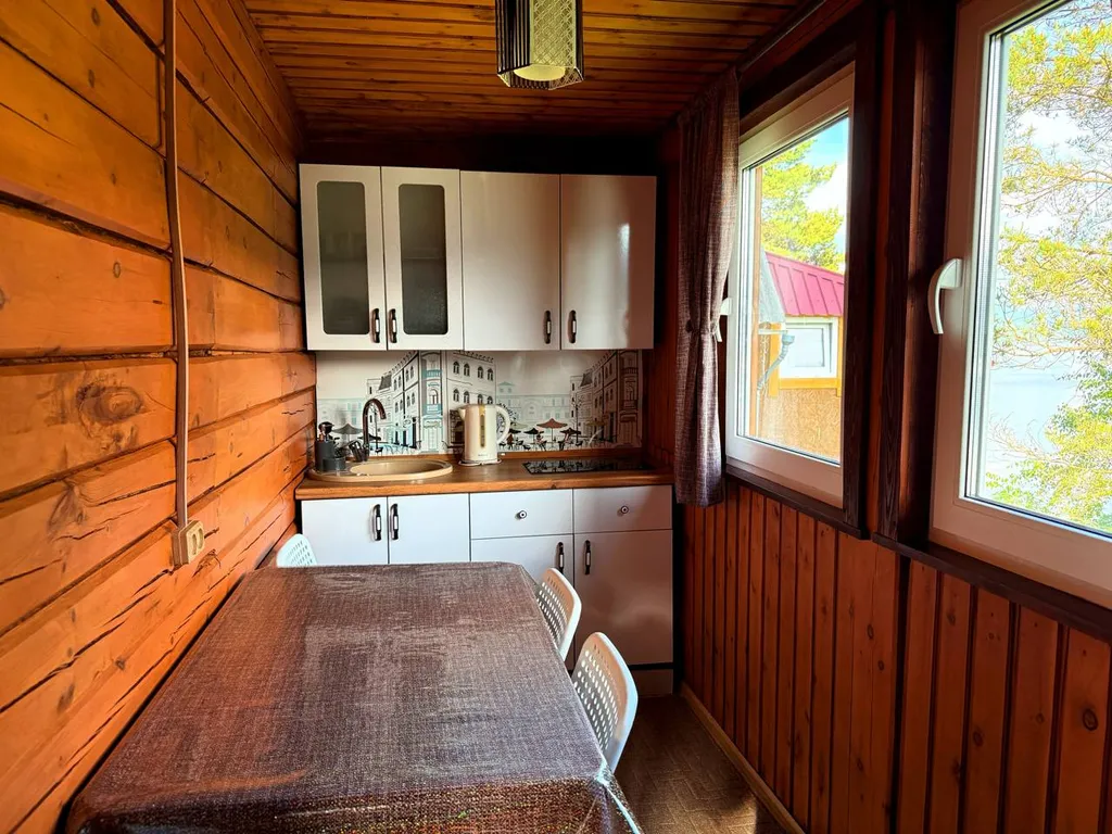 Дом с видом на озеро