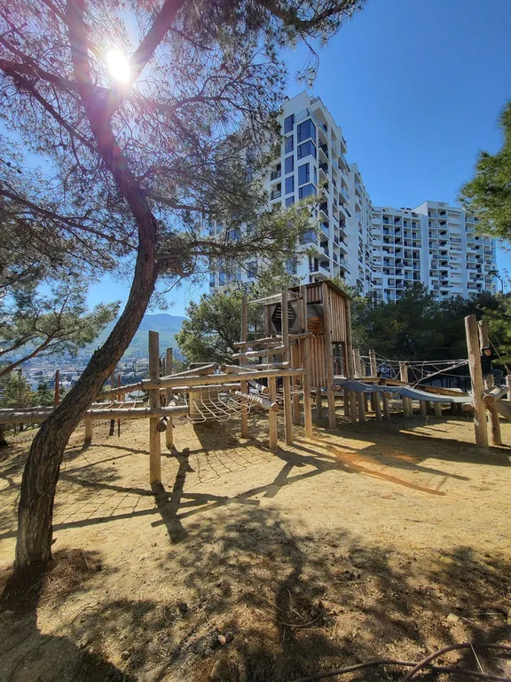 Видовая квартира с подогреваемым бассейном в ЖК Лучистое