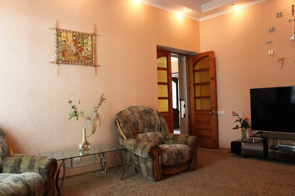 Частный дом с отдельным  двором