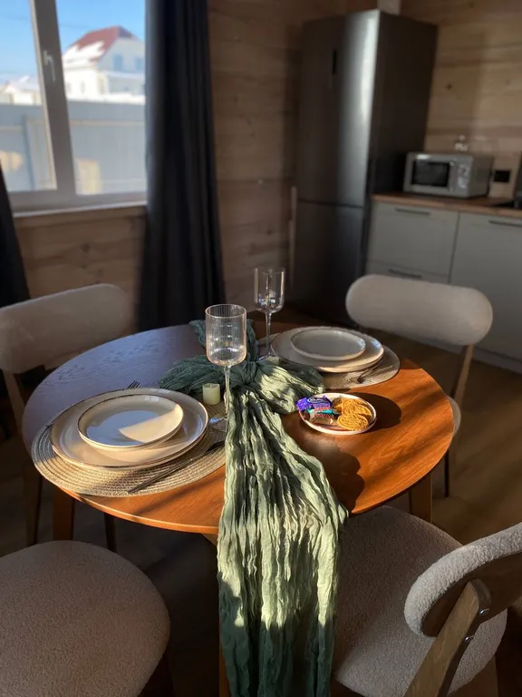 Дом у берега озера