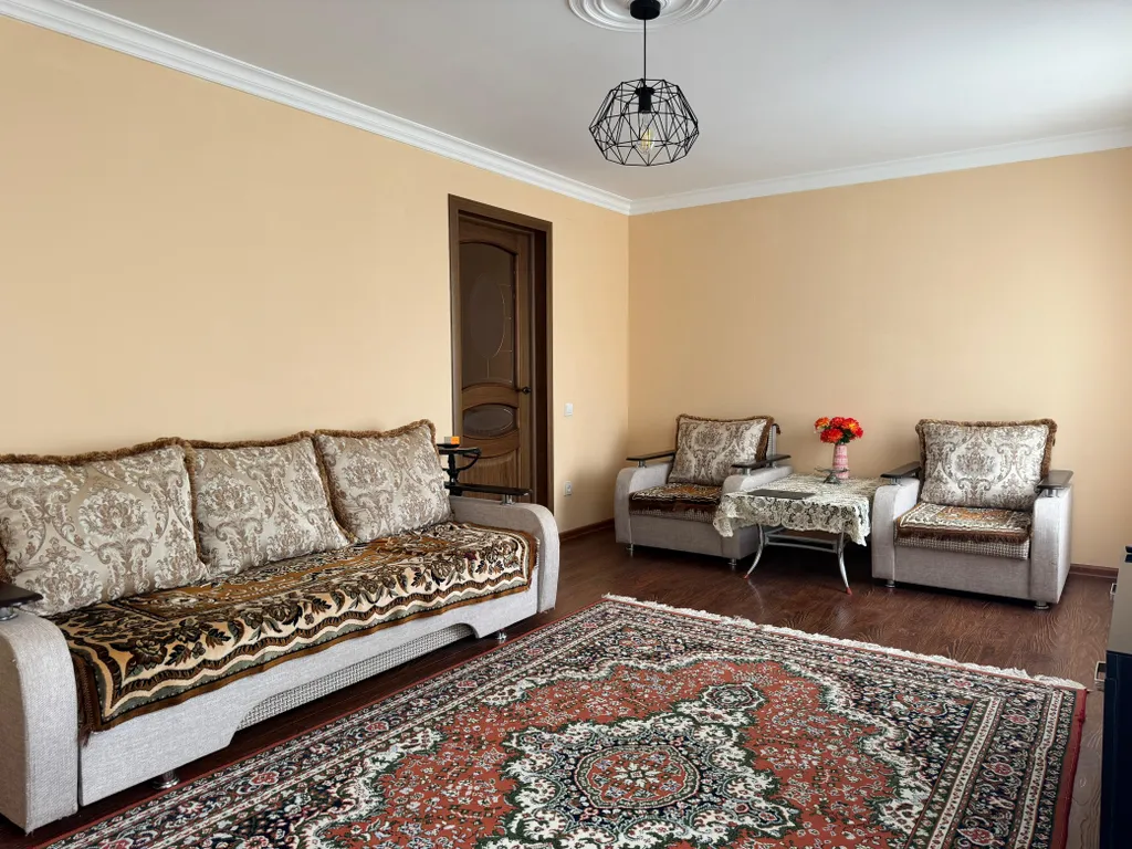 Двухэтажный уютный коттедж на берегу моря с садом