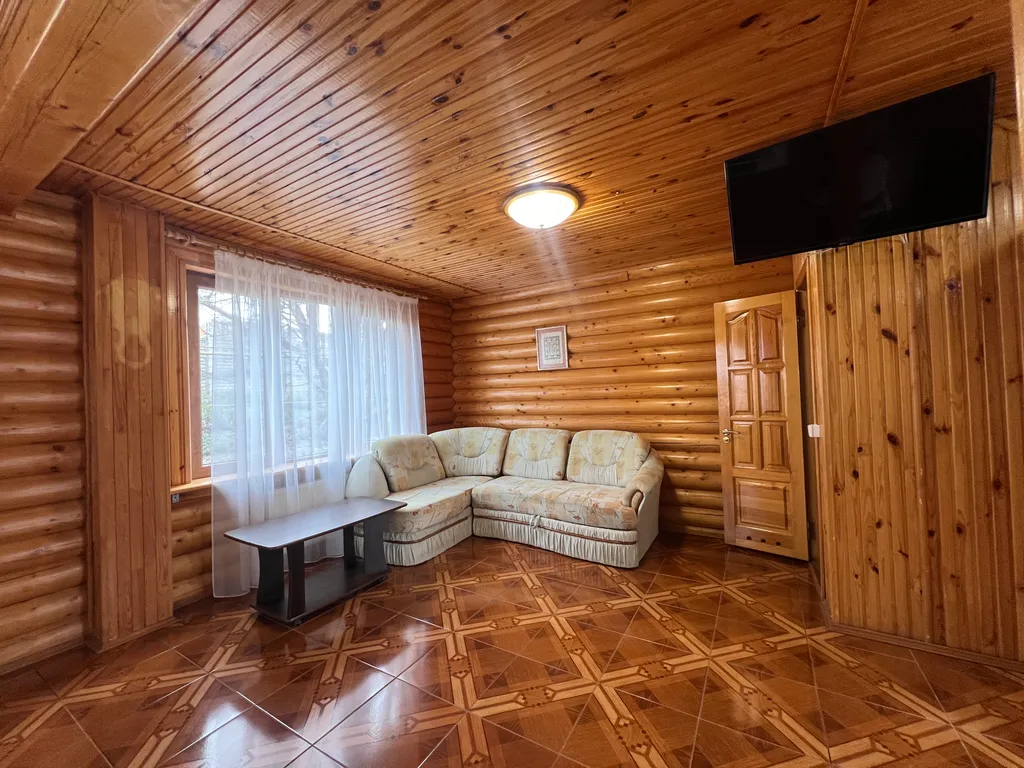 Сруб в Ялте c бассейном и сауной