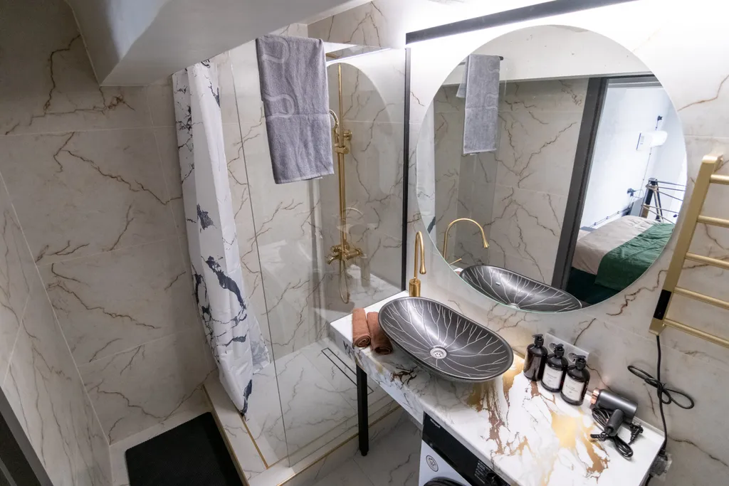 Двухуровневая студия с стильным современным ремонтом