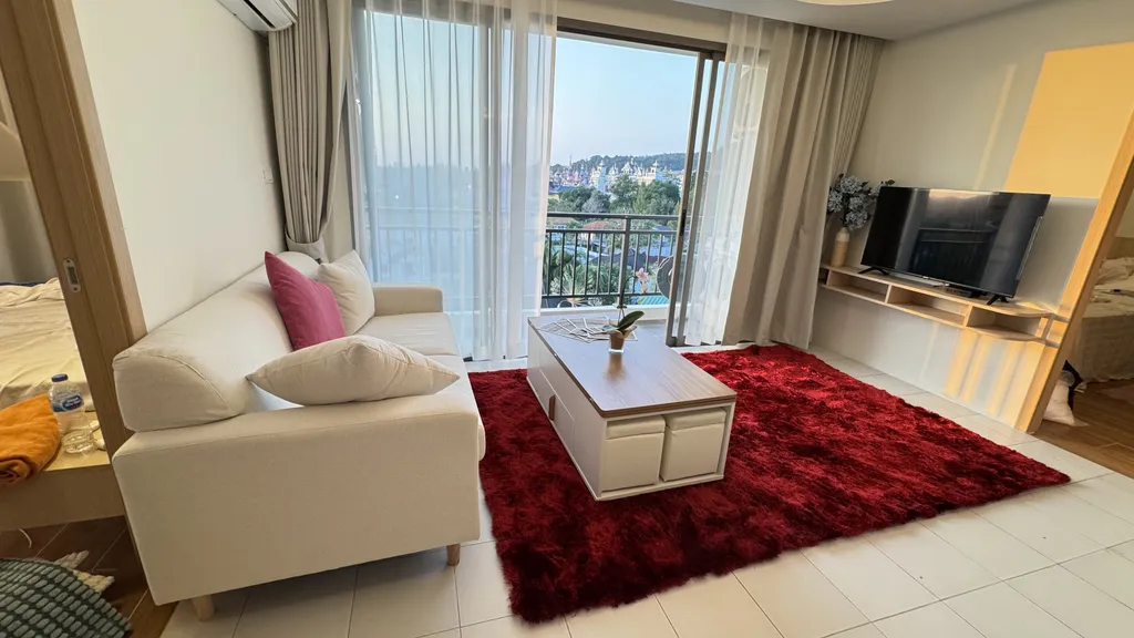 Двухкомнатная квартира у пляжа Камала с рабочим кабинетом, бассейном, залом