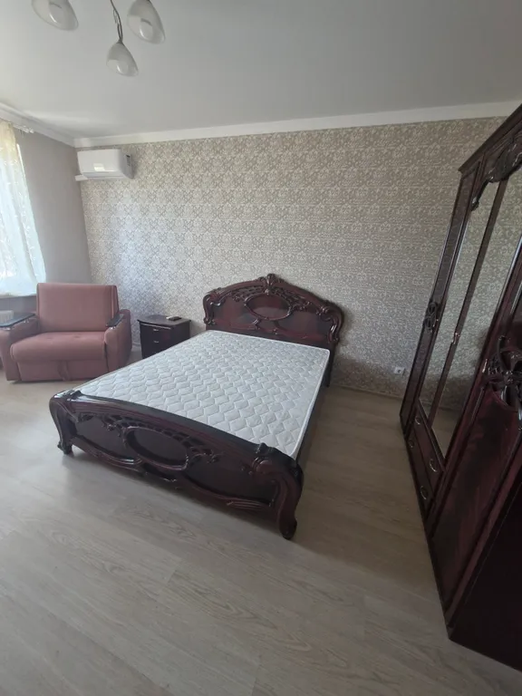 Еврооднушка возле моря