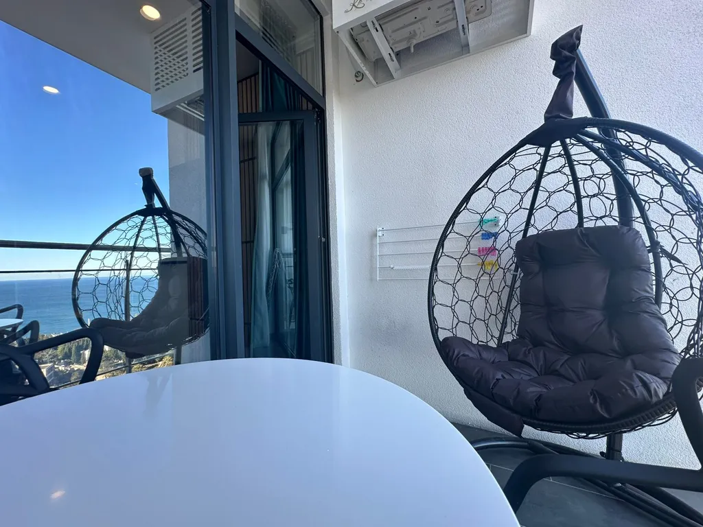 Дизайнерская студия Ls-sunny days с видом на море с 11 этажа