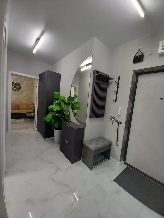 Новая,уюная 2х.кв люкс на 6чел,закрытая территор.,юго-зап р-на, 17/77