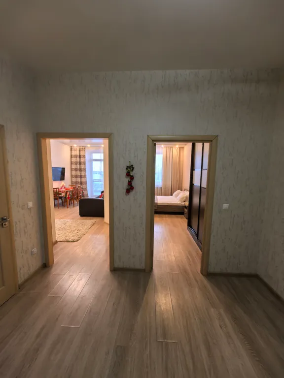 Евродвушка на набережной с видом на Собор для четверых