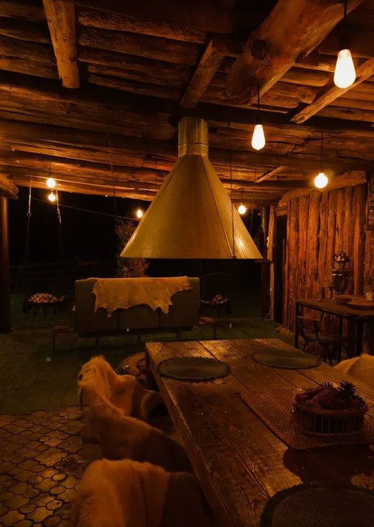 Уютный домик под лесом