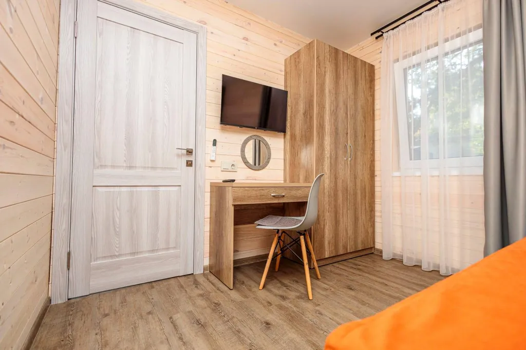 Барнхаус с террасой, бассейном и мангалом на территории