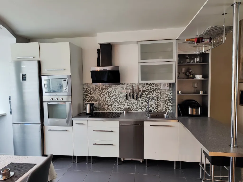 Сдается 2 этажа в 4-этажном таунхаусе